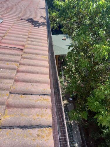 Plasa anti frunze pentru jgheaburi la acoperis